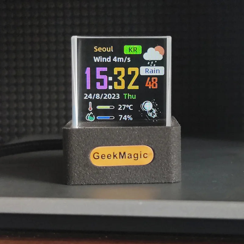 GIFTV™ Cube showing weather and time display 01